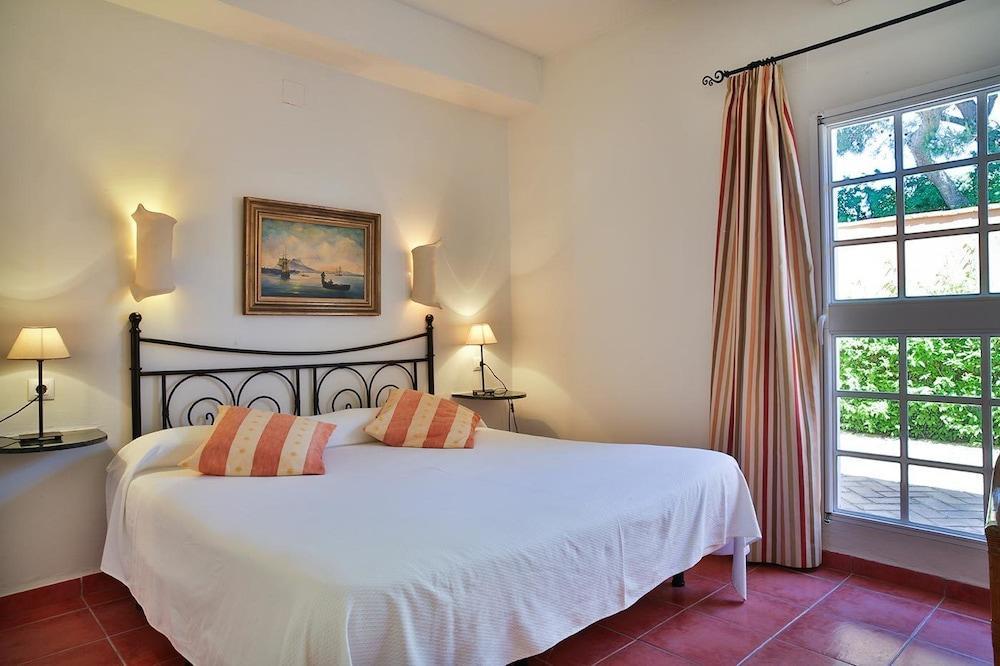 Hotel Madreselva - Grupo Califa ลอสกาญอสเดเมกา ภายนอก รูปภาพ