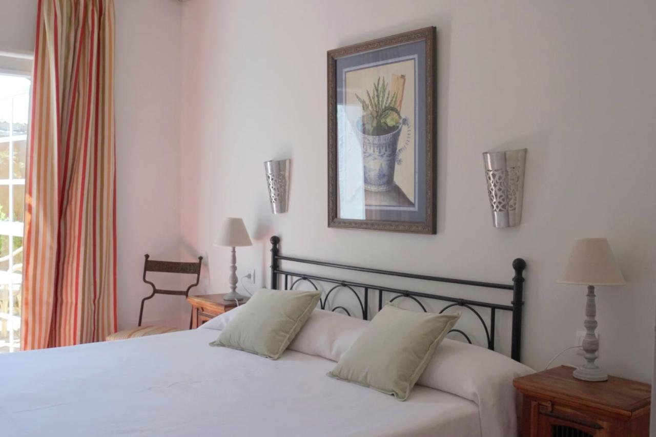 Hotel Madreselva - Grupo Califa ลอสกาญอสเดเมกา ภายนอก รูปภาพ